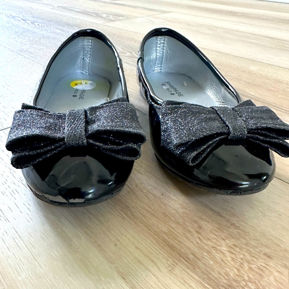Girls party dress play shoes, black with glitter bow, size13